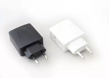 USB-laturi / virtalähde 2A puhelimille ja tableteille - Otsavalot ja taskulamput - 15150 - 1